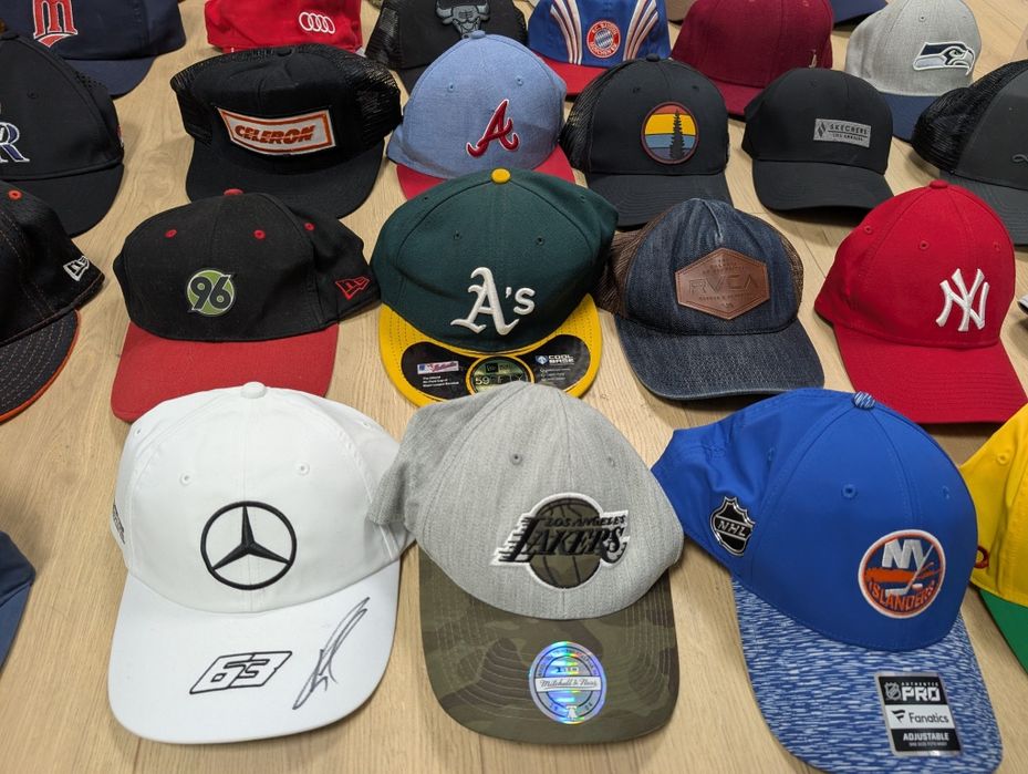 шапки New era, Buff, Under Armour, Mitchel and sons като ново за продажба 12-15