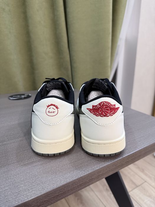 Nike Traviss Scott (размер 42.5-43)