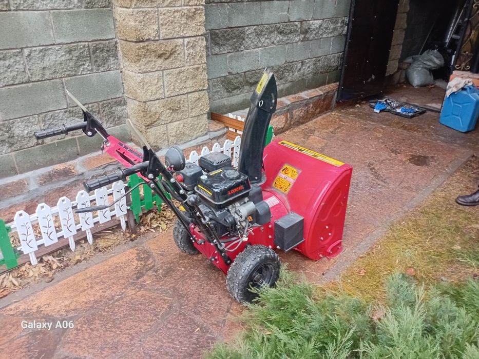 Продам снегоуборочную машину ротор в отличном состоянии