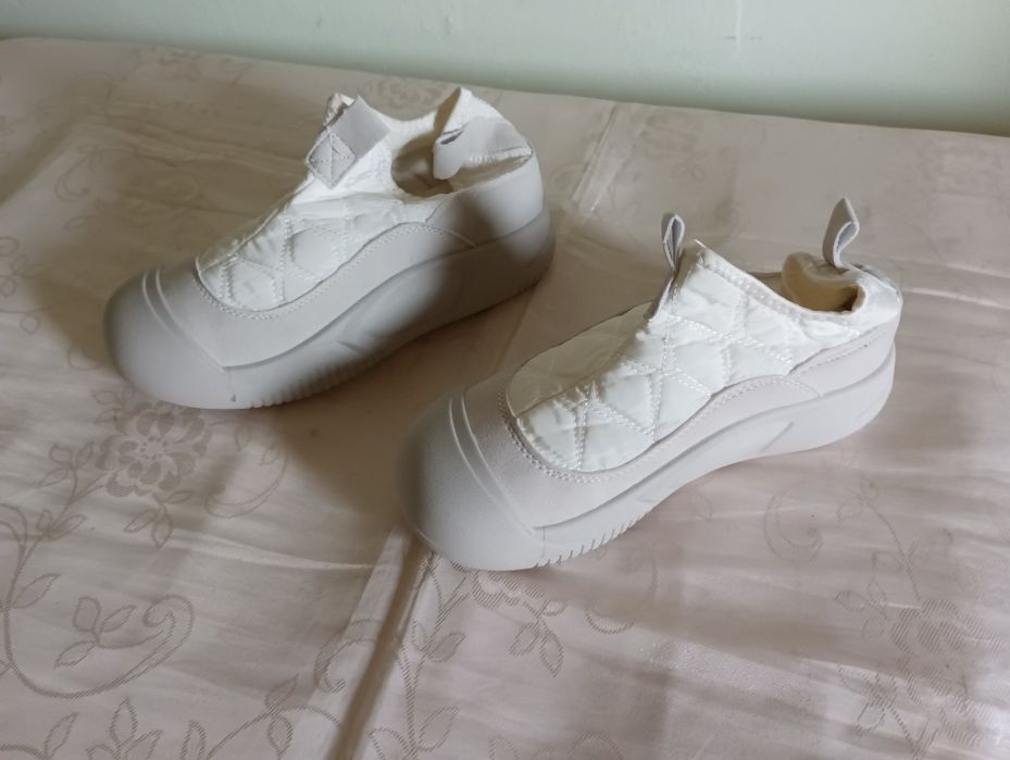 Ботинки, дутики.