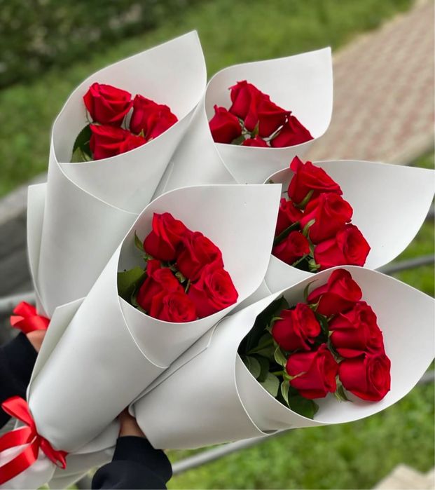 Букет из 5 роз 50 см с доставкой и открыткой