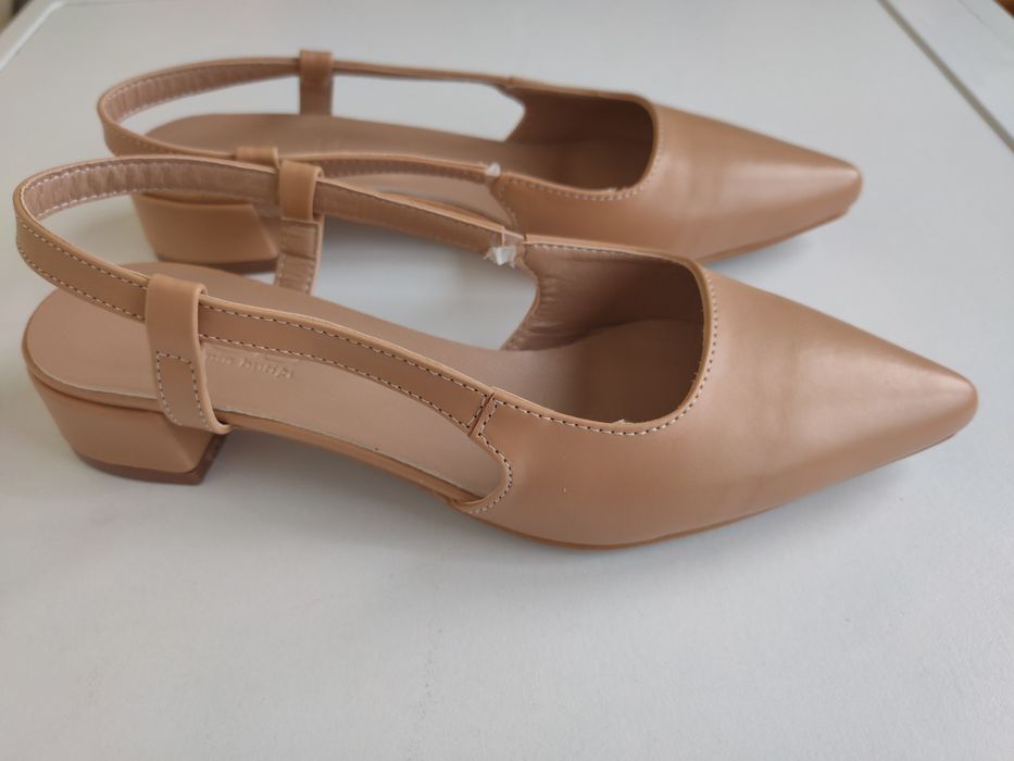 Новые открытые туфли