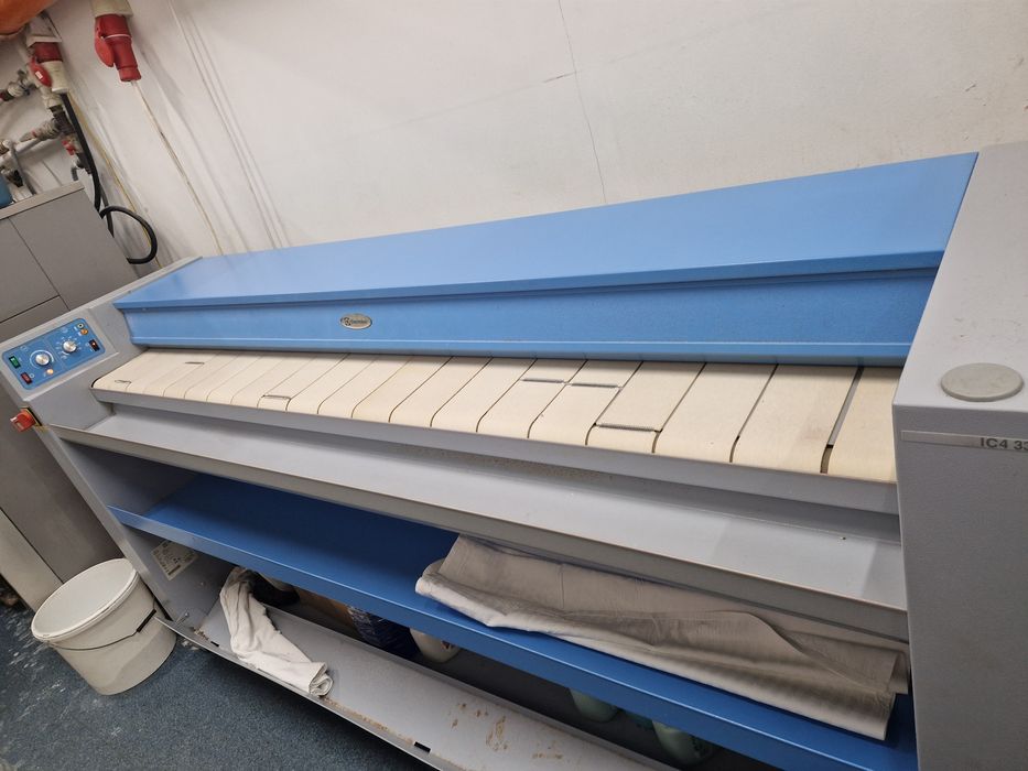 Reparații,echipamente ,revizii și întreținere .Curățătorie de vînzare