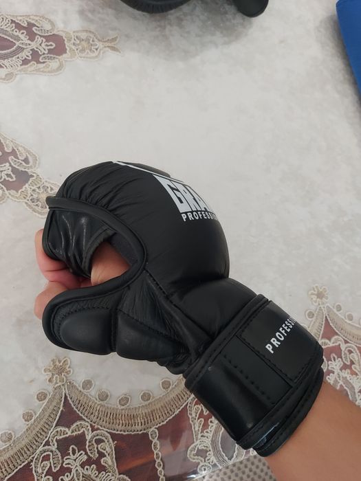 Продам перчатки черепашки и футы