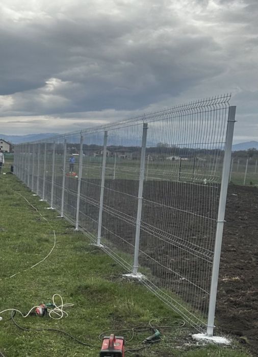 Garduri și porți la comanda clientului