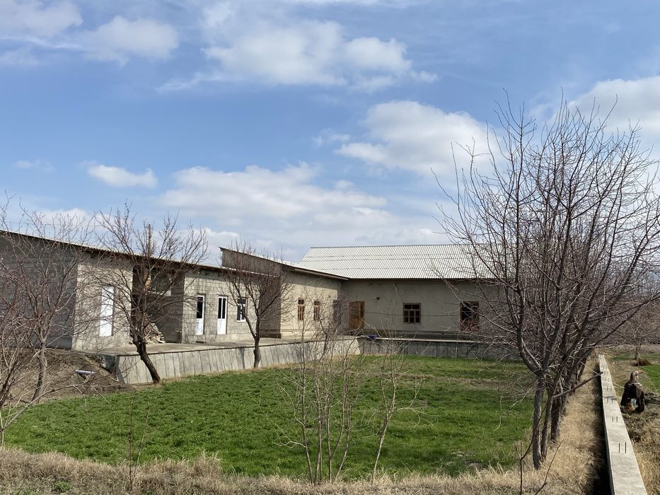 Uy sotiladi maydoni 15 stiq