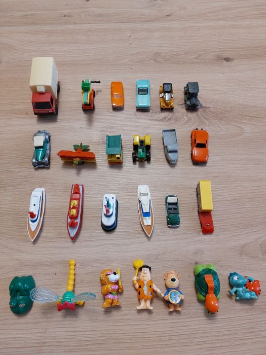 Стари Киндер играчки