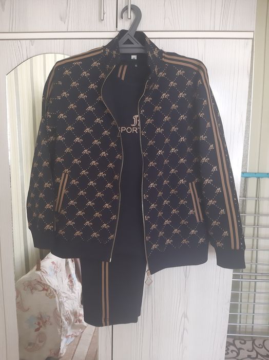 Продам чистый одежду