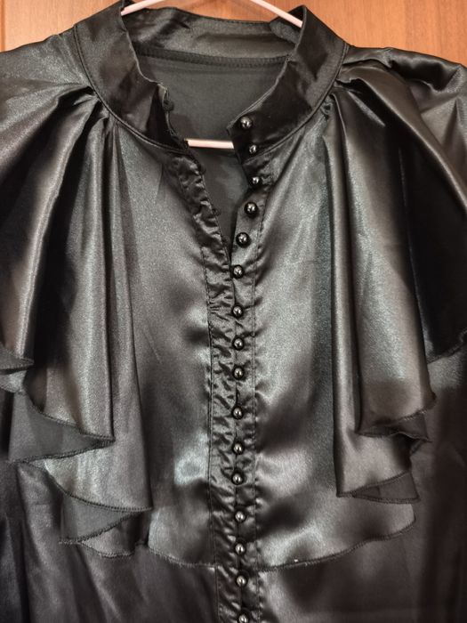 Блузка атласная новая