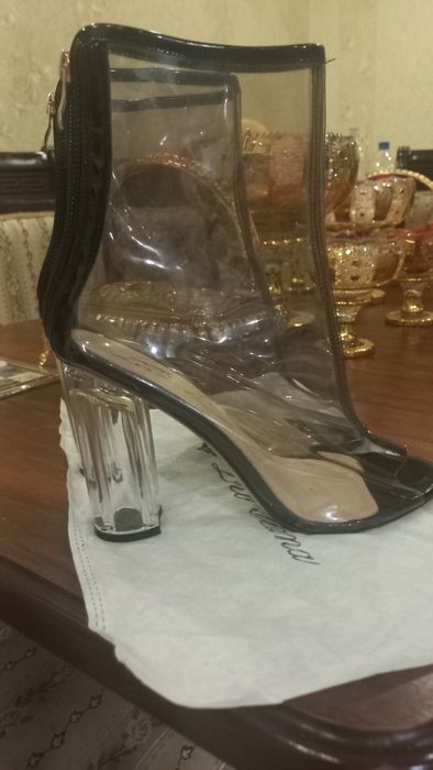 Продаётся босоножки