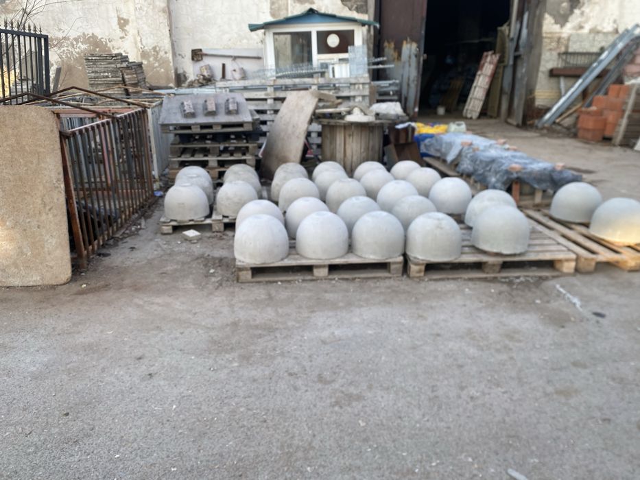 Бетонные полусферы