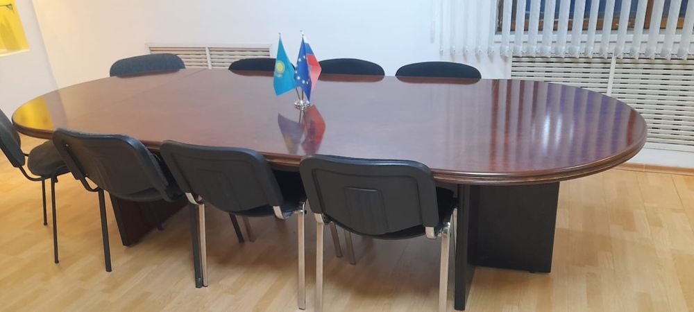 Офисная мебель, столы