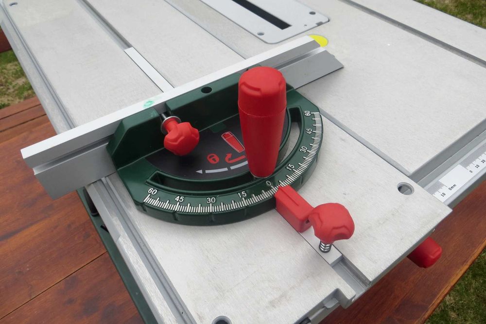 Циркулярная пила настольная BOSCH PTS 10