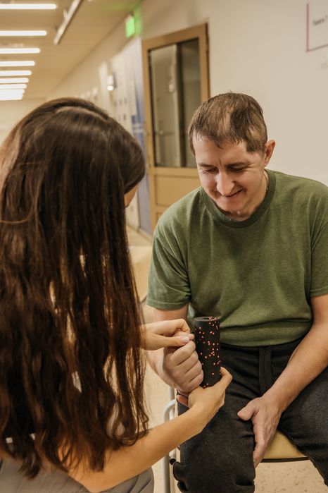 специалист по рехабилитация у дома. Реабилитолог на дом