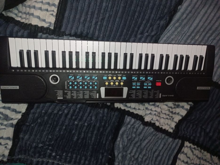 Продам синтезатор 24.000