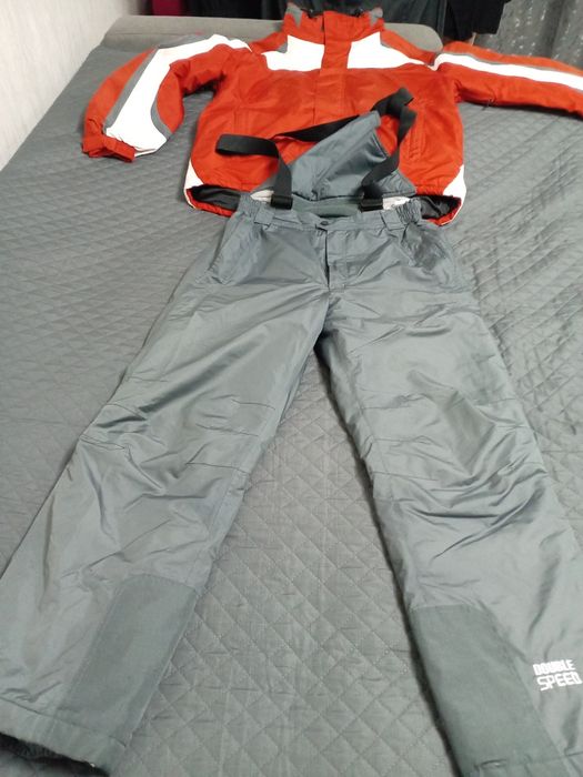 Costum ski /snowboard  unisex in stare bună