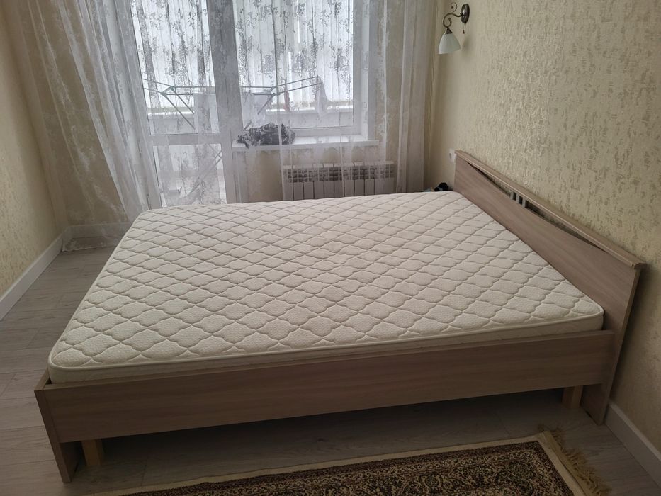 Двуспальная кровать