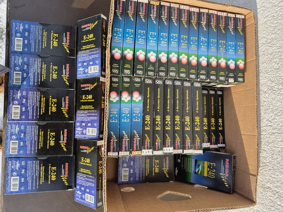 Vând lot 30 casete video VHS originale Mega view, 240 minute cu filme