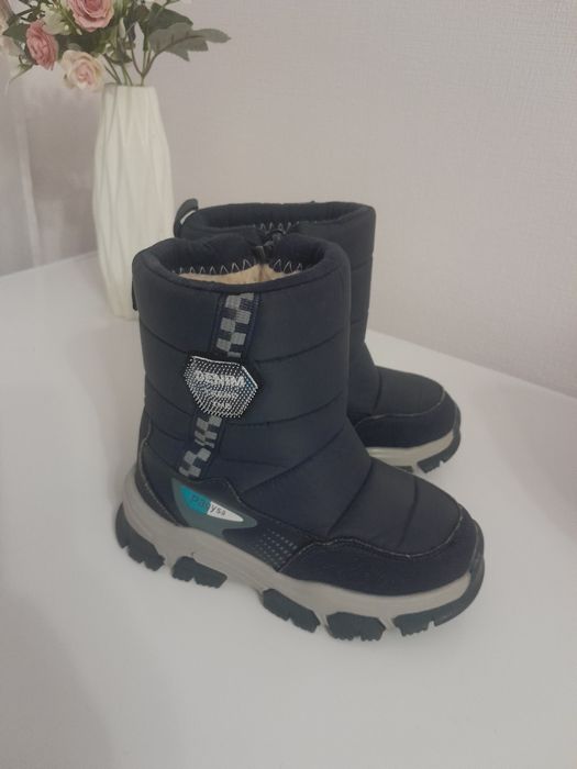 Продам зимние ботинки для мальчика