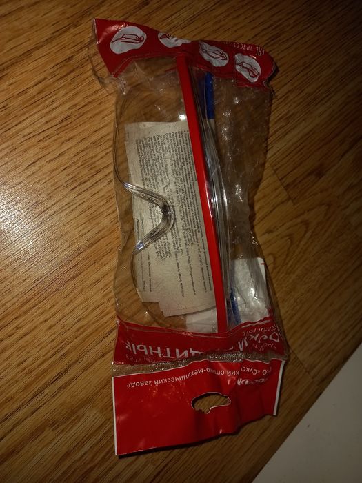 Защитные открытые очки.