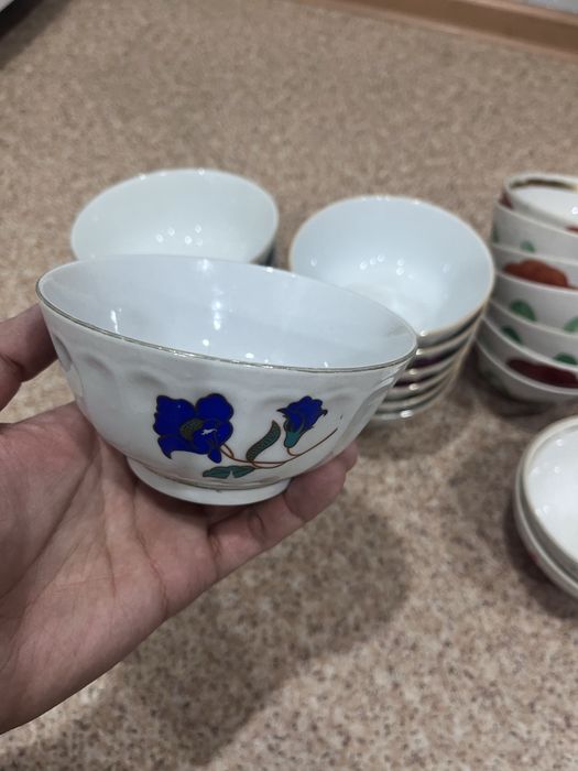 Кеселер сатылады (продаются чашки)