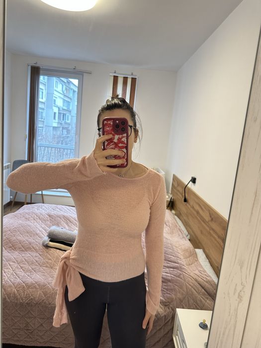 Reserved женствен пуловер с вълна с лек дефект размер М