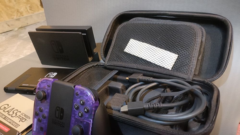 Nintendo switch V2 Modat cu card de 512gb Kingston full box