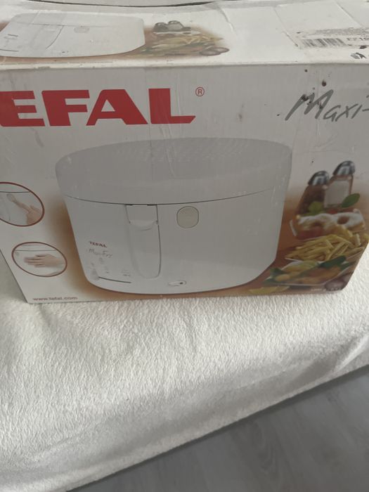 Vand o friteuză maxi Tefal