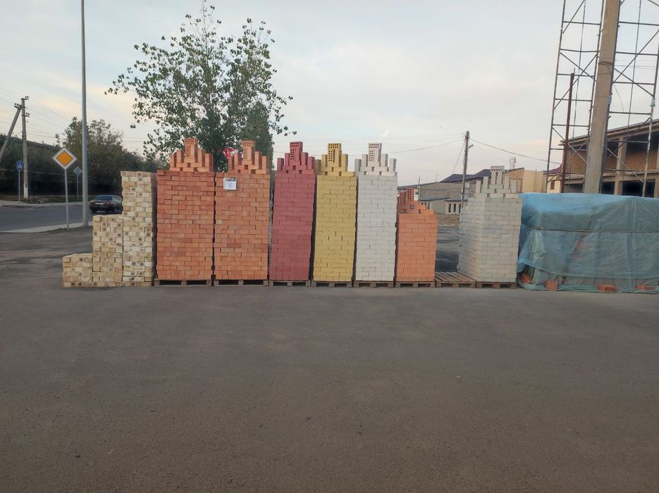 Кладка кирпича балконов балконга гишт терамиз