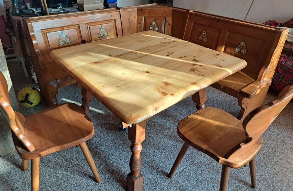 Colțar bucătărie lemn masiv complet (masă + scaune) – stil rustic