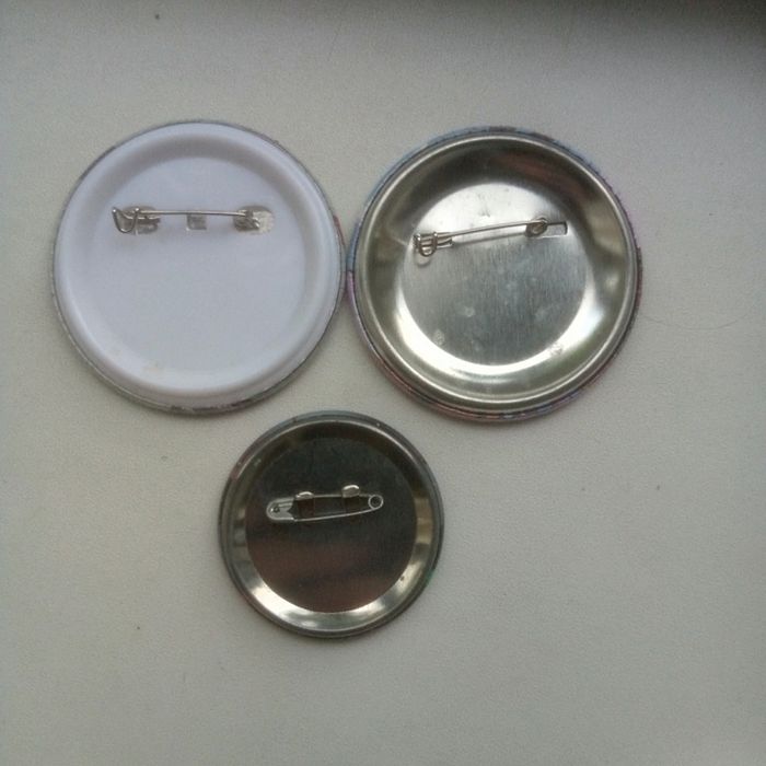 значки аниме б/у