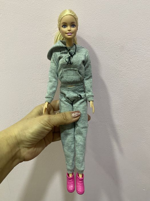 Продаетбся Барби