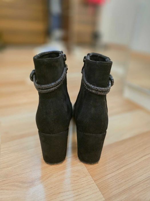 Дамски боти с висок ток