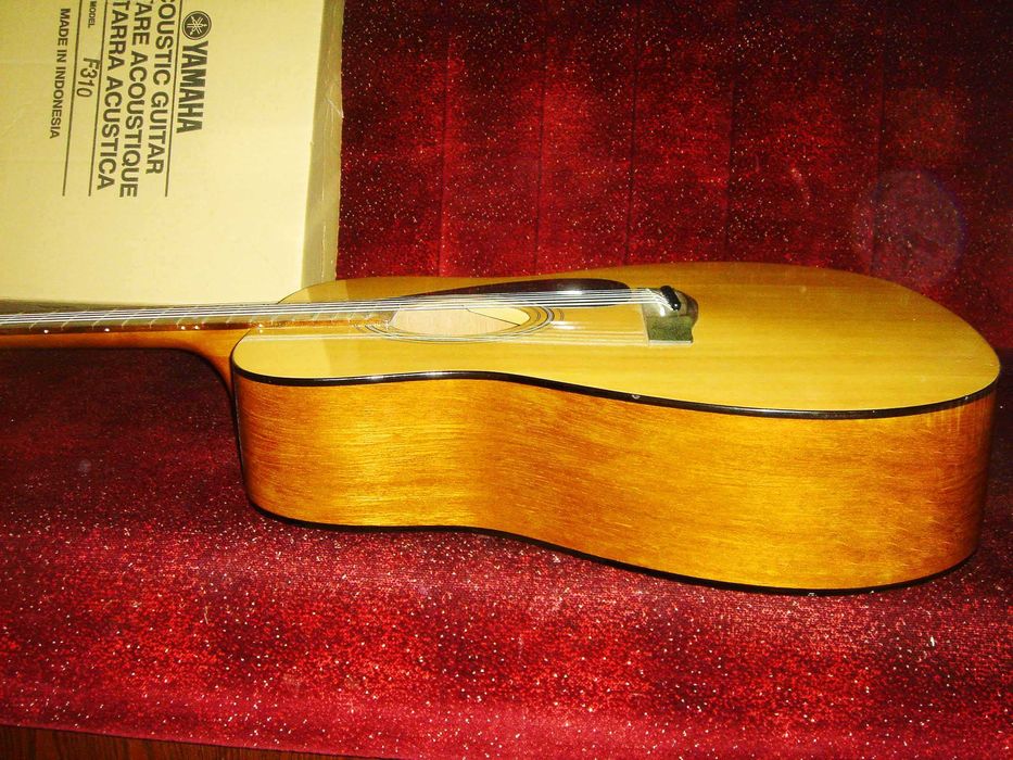 продам гитару Yamaha F310 cостояние новое.