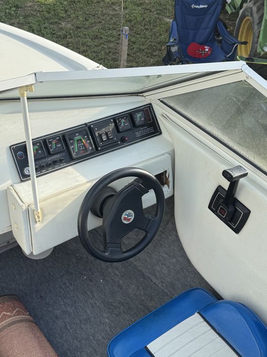 Vand barca si peridoc cu motor Cobra