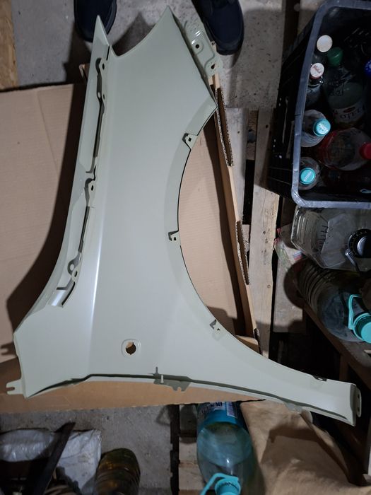 VIND  ARIPĂ SKODA NOUĂ  partea stingă și bare portbagaj