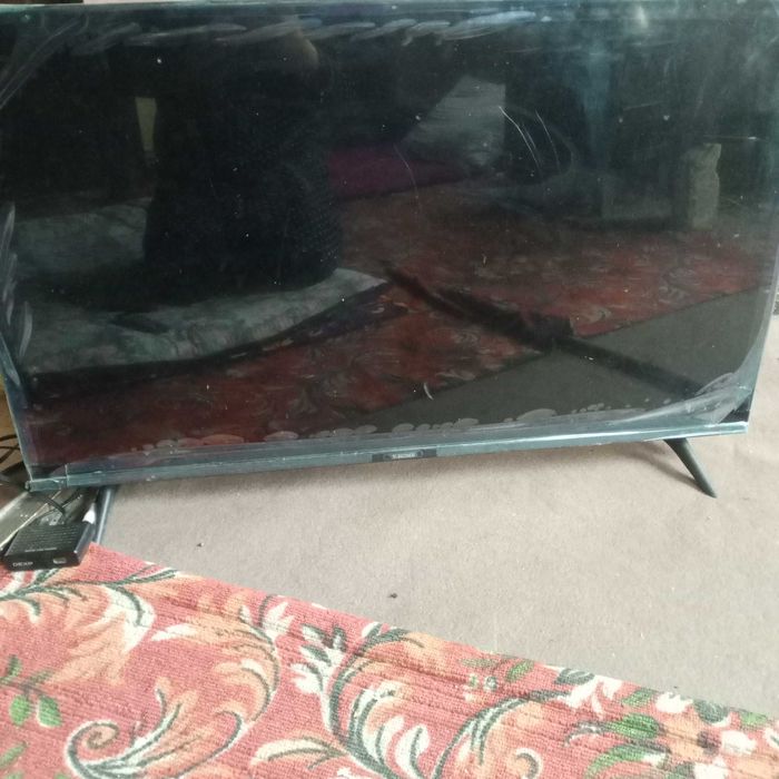 Телевизор HOME 43 екранли янги холатда 3 ой ишлатилган