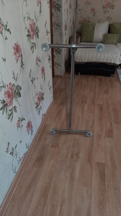 Напольная вешалка, разборная