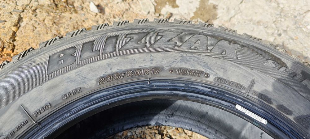 Шины Б/У Зимние 235/60 R17