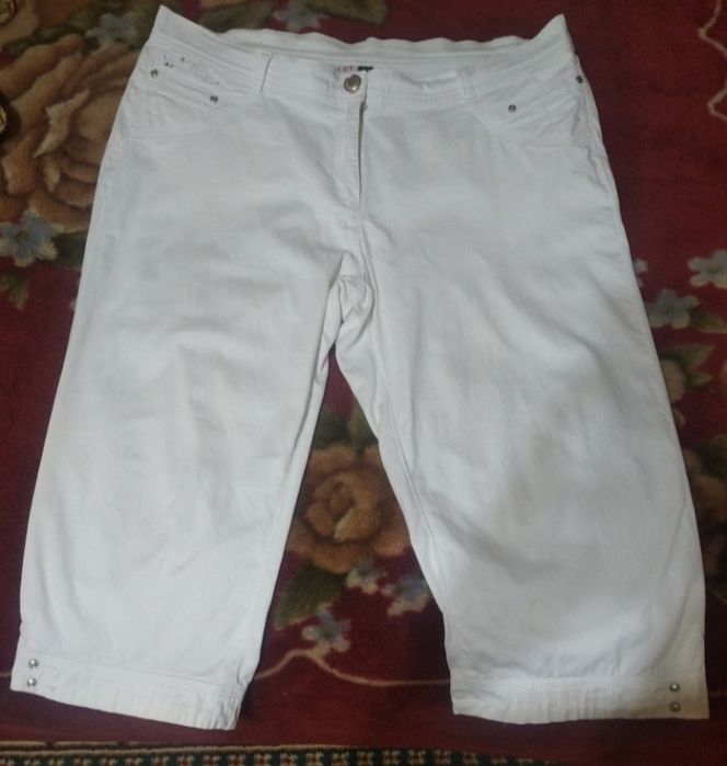 Капри фирменный, лёгкие,б/у,54-56размер,35000сум..