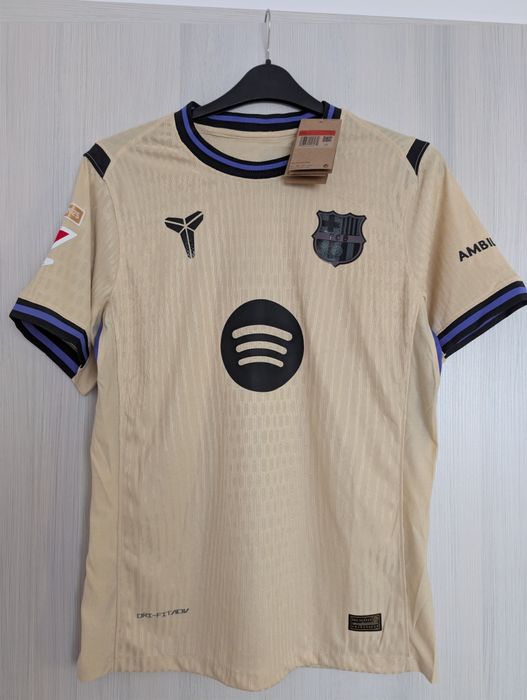 Când tricoul Barcelona Kobe