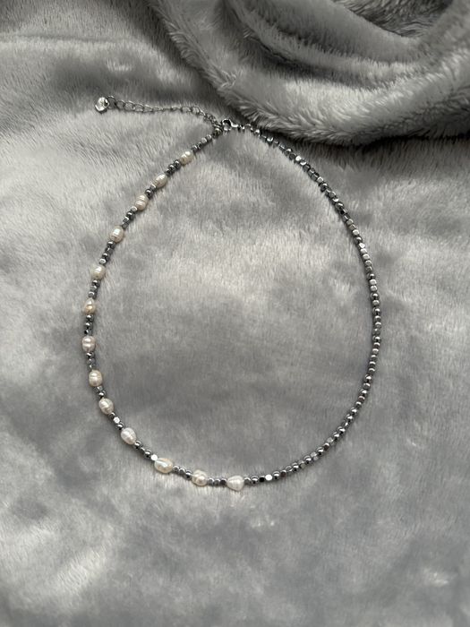 Ръчно изработени колиета от естествени камъни, перли и стомана