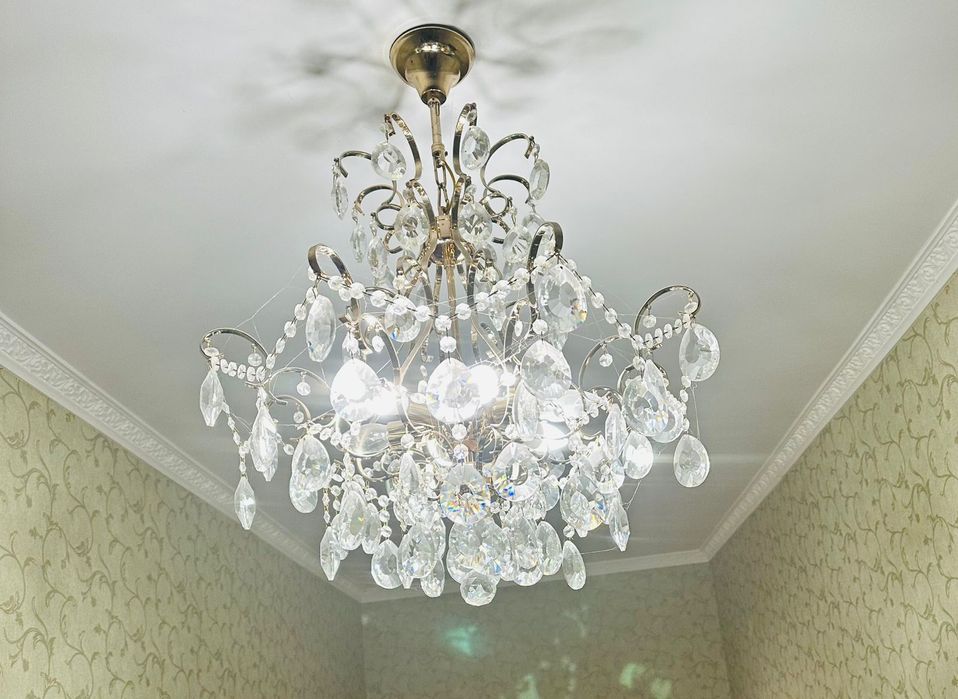 Люстра сатылады.