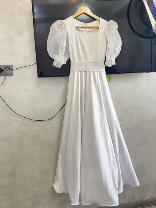 Продаю нежное белое пла