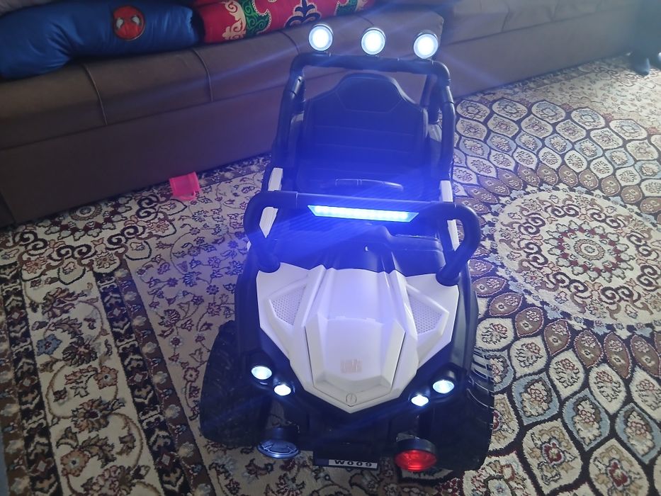 Детский игрушка машинка