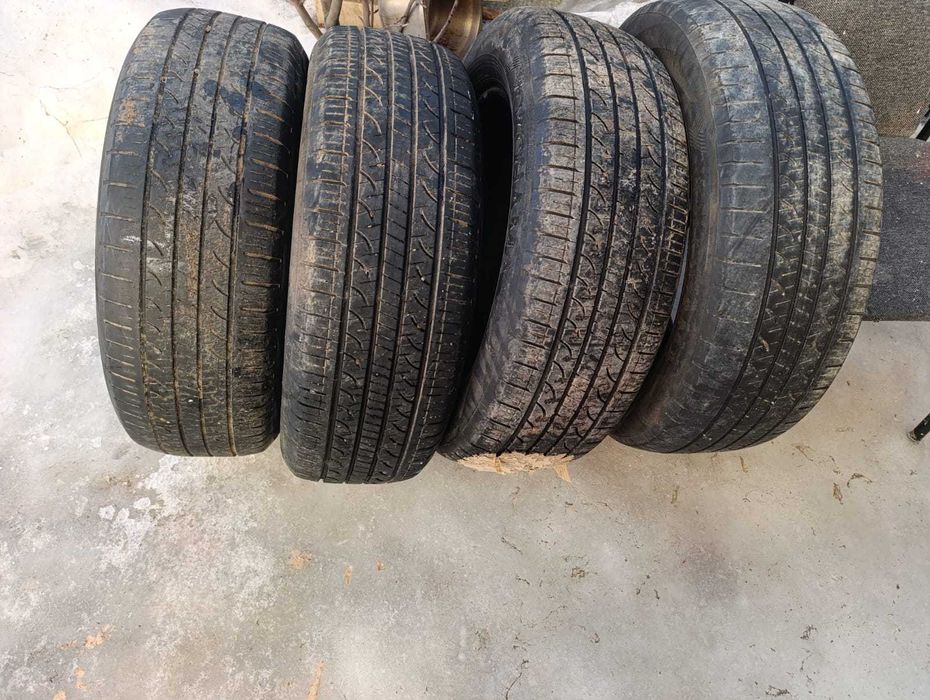 Продаются б/у шины размером 225/60 R18.