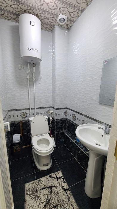 Фарҳодский бозор ёнида 2 хонали квартира ижарага берилади