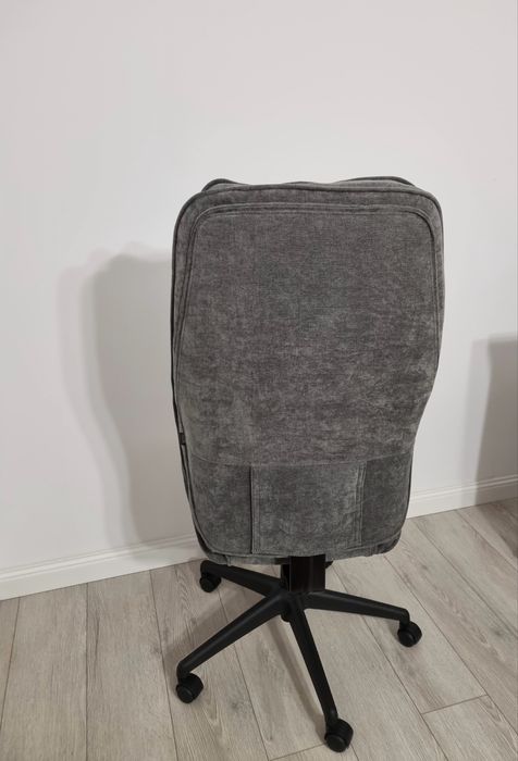 Scaun de birou rotativ