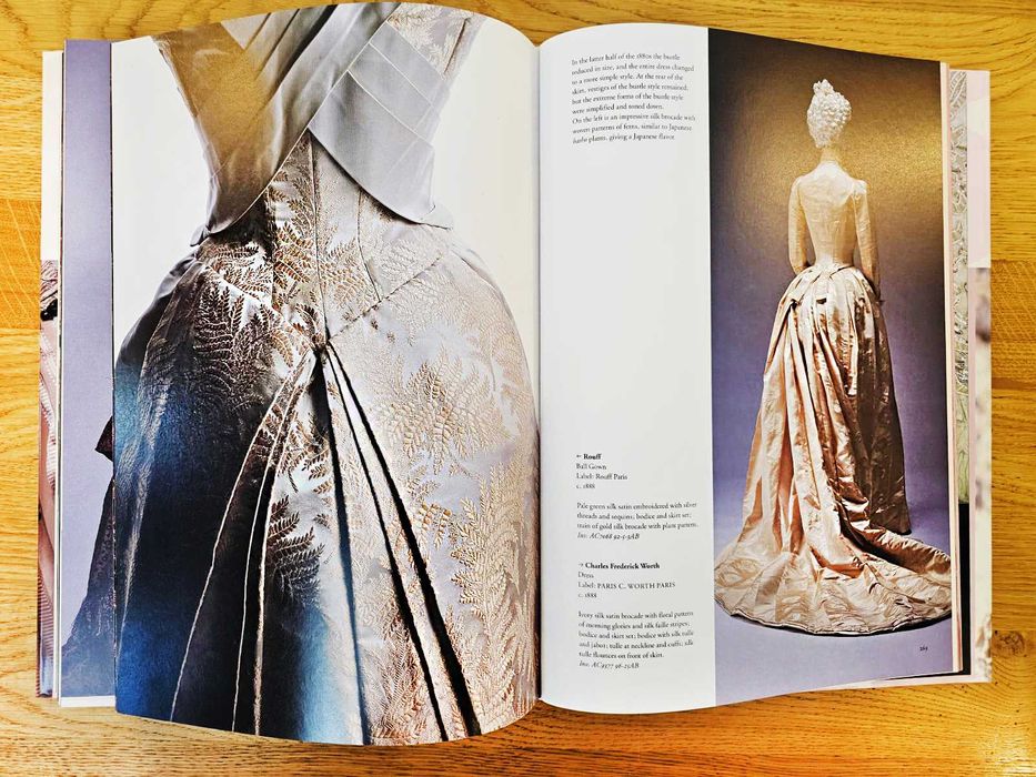 Istoria completă a modei și costumului (Antichitate – Secolul XX)