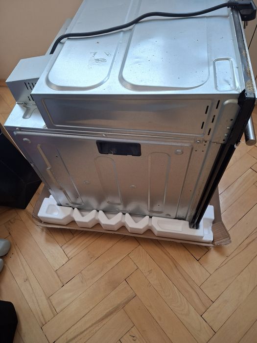 Продавам фурна за вграждане Hanseatic  като нава